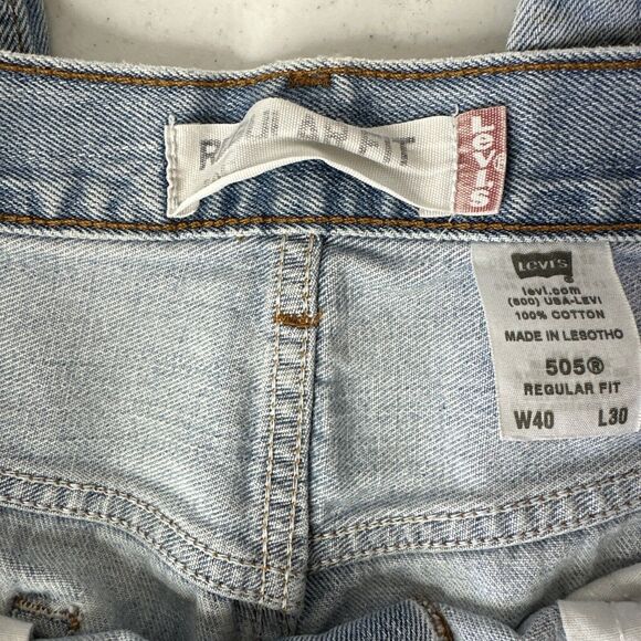 Levi’s 505 Regular Fit Straight Leg 40”x30” Light‎ Wash Jeans - Picture 10 of 10
